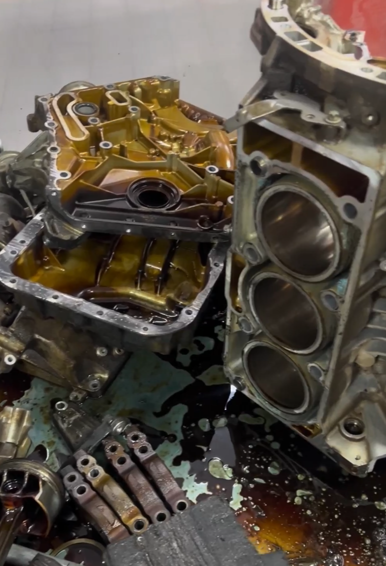 武汉奔驰276发动机大修整备：深度拆解从根源修复